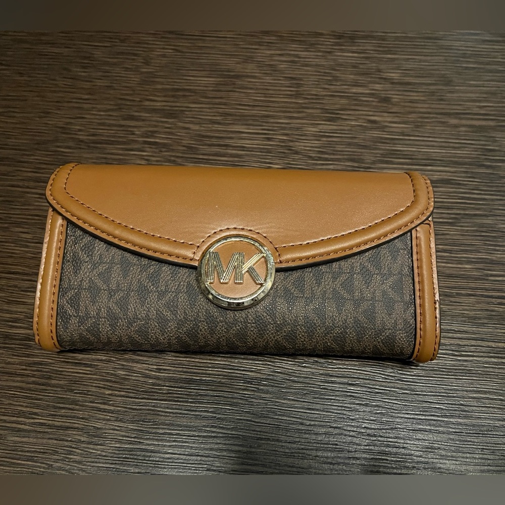 Michael Kors Wallet (Gently Used) - Picture 2 of 7